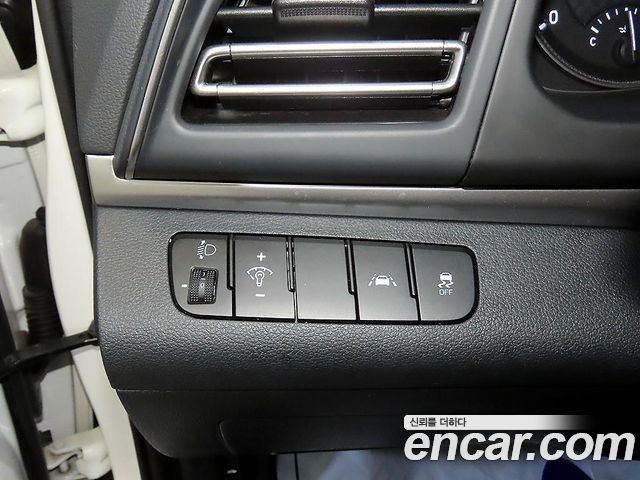 Hyundai AVANTE 2019 — photo 14