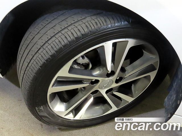 Hyundai AVANTE 2019 — photo 19