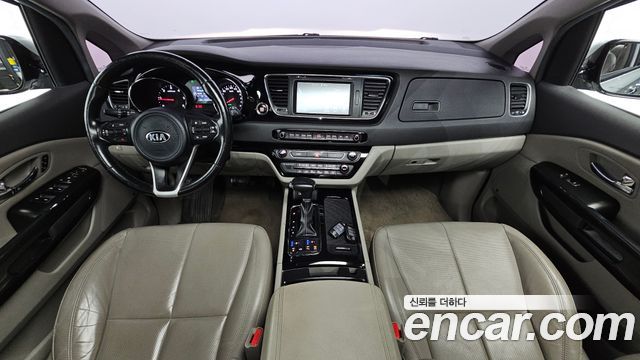 Kia Canival 2018 — photo 10