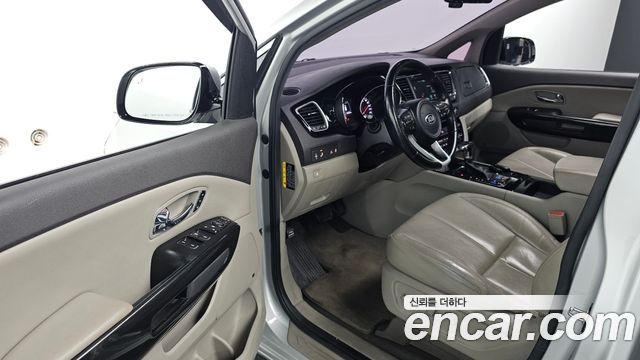 Kia Canival 2018 — photo 13