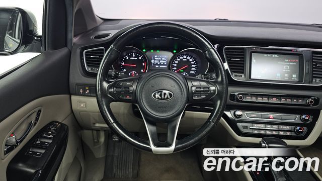Kia Canival 2018 — photo 18