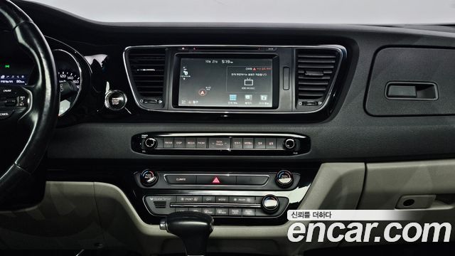 Kia Canival 2018 — photo 20