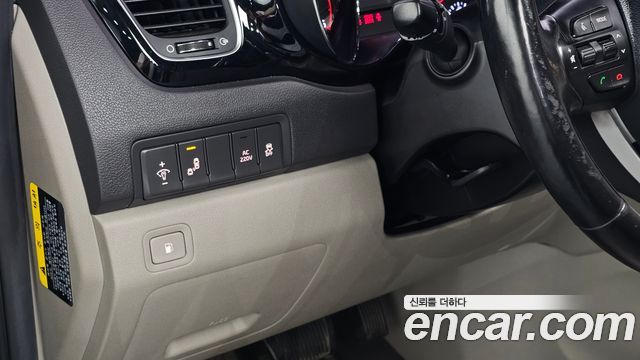 Kia Canival 2018 — photo 22