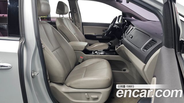 Kia Canival 2018 — photo 16