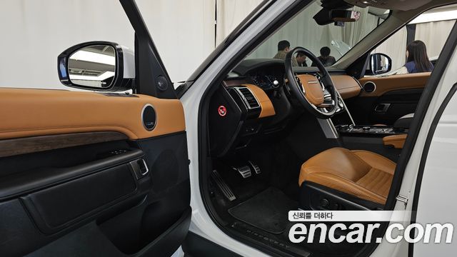 Land Rover Discovery 2020 — photo 13