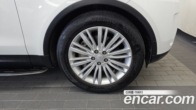 Land Rover Discovery 2020 — photo 7