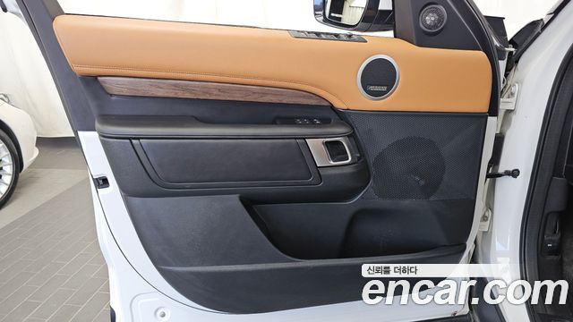 Land Rover Discovery 2020 — photo 14