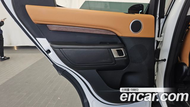 Land Rover Discovery 2020 — photo 15