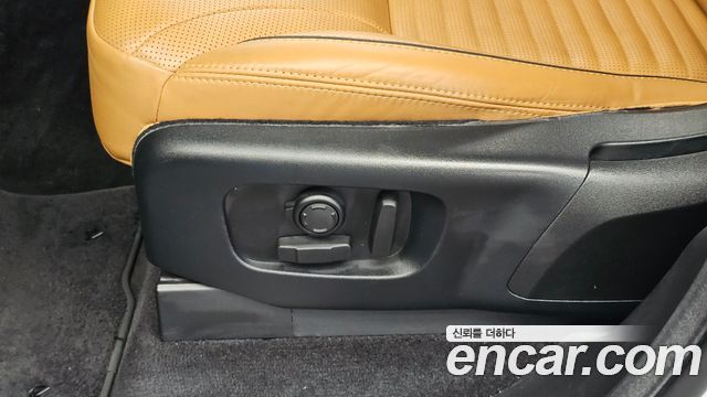 Land Rover Discovery 2020 — photo 16