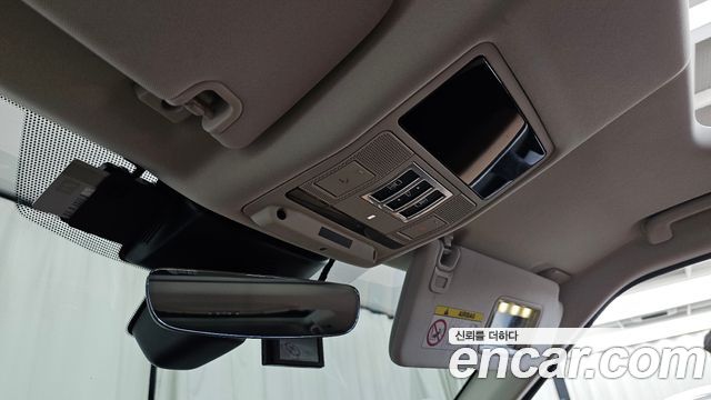 Land Rover Discovery 2020 — photo 28