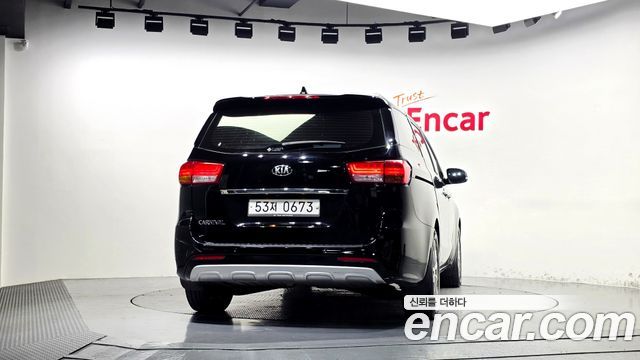 Kia Canival 2016 — photo 4