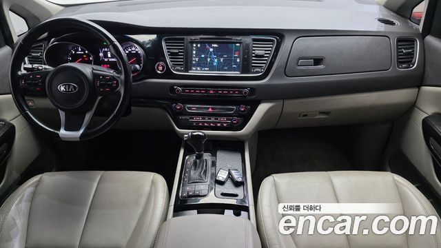 Kia Canival 2016 — photo 10