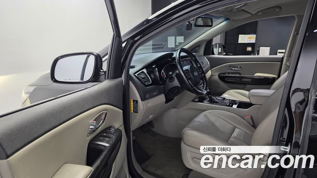 Kia Canival 2016 — photo 13
