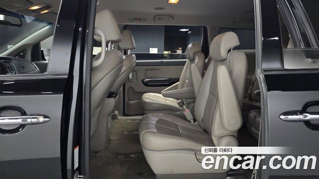 Kia Canival 2016 — photo 17