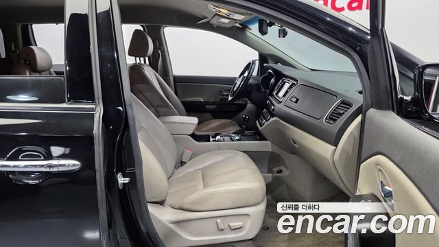 Kia Canival 2016 — photo 18