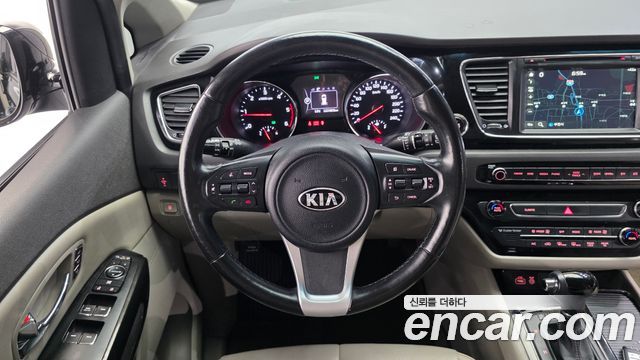 Kia Canival 2016 — photo 19