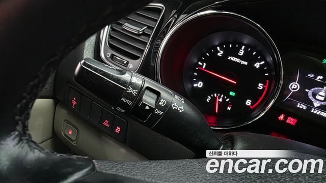 Kia Canival 2016 — photo 24
