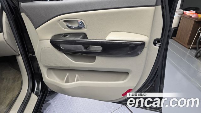 Kia Canival 2016 — photo 14