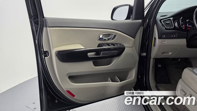 Kia Canival 2016 — photo 15