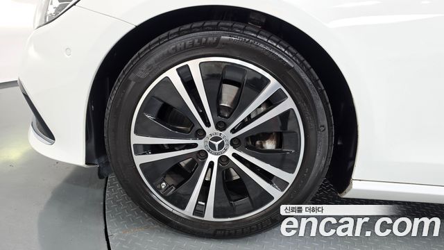 Mercedes-Benz E-Class 2022 — photo 5