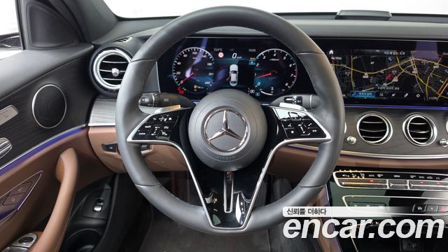 Mercedes-Benz E-Class 2022 — photo 19