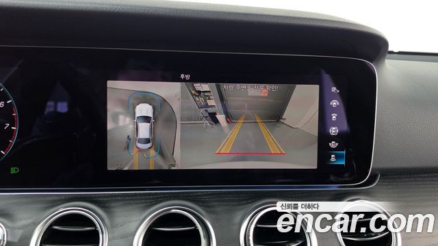 Mercedes-Benz E-Class 2022 — photo 20