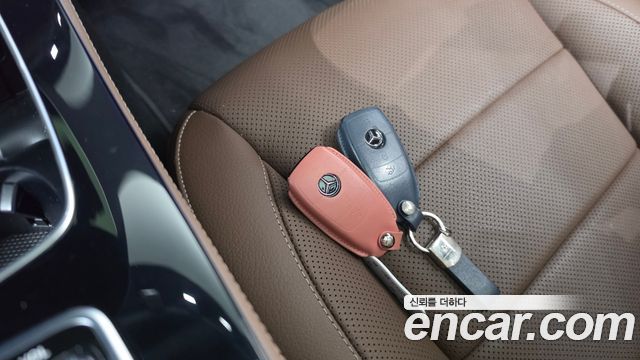 Mercedes-Benz E-Class 2022 — photo 21