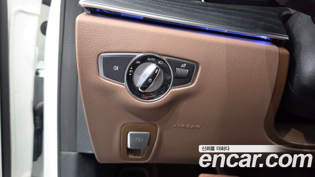 Mercedes-Benz E-Class 2022 — photo 26