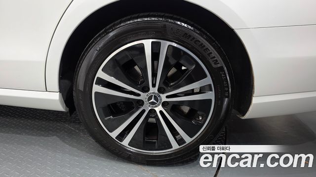 Mercedes-Benz E-Class 2022 — photo 7