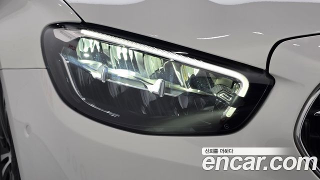 Mercedes-Benz E-Class 2022 — photo 8
