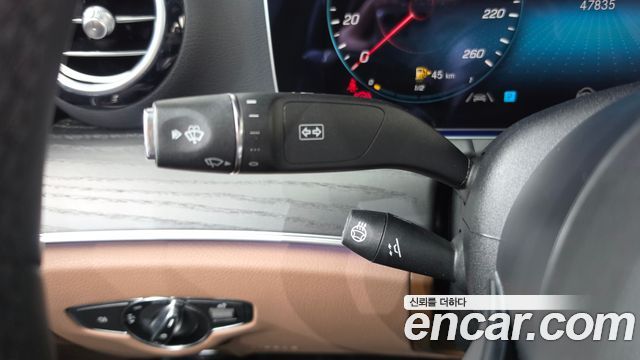 Mercedes-Benz E-Class 2022 — photo 27