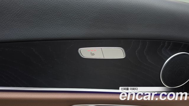 Mercedes-Benz E-Class 2022 — photo 31