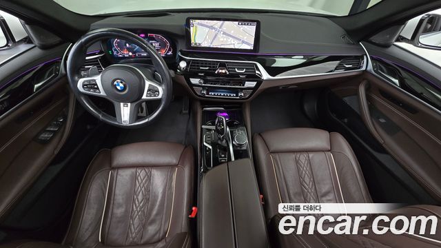 BMW 5-Series 2023 — photo 10