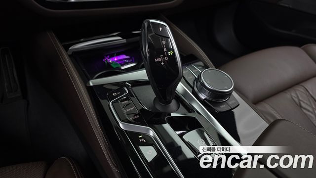 BMW 5-Series 2023 — photo 12