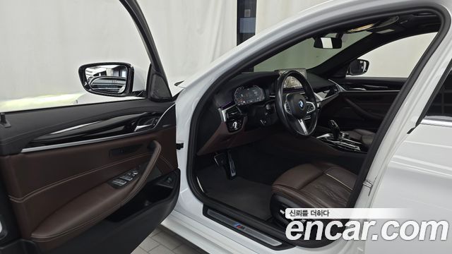 BMW 5-Series 2023 — photo 13
