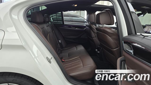 BMW 5-Series 2023 — photo 17