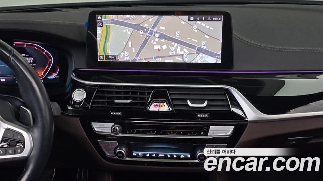 BMW 5-Series 2023 — photo 18