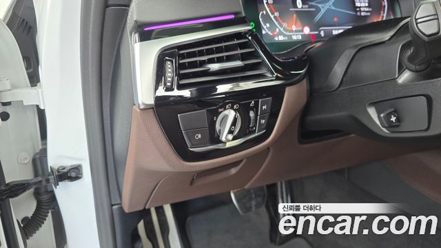 BMW 5-Series 2023 — photo 26