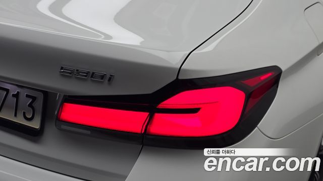 BMW 5-Series 2023 — photo 9