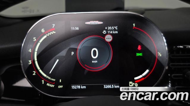 Mini Cooper Convertible 2024 — photo 11