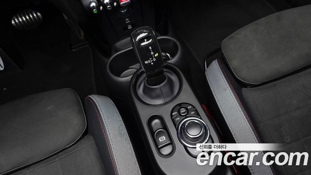 Mini Cooper Convertible 2024 — photo 12