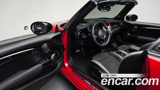 Mini Cooper Convertible 2024 — photo 13