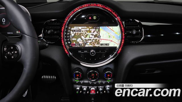 Mini Cooper Convertible 2024 — photo 20