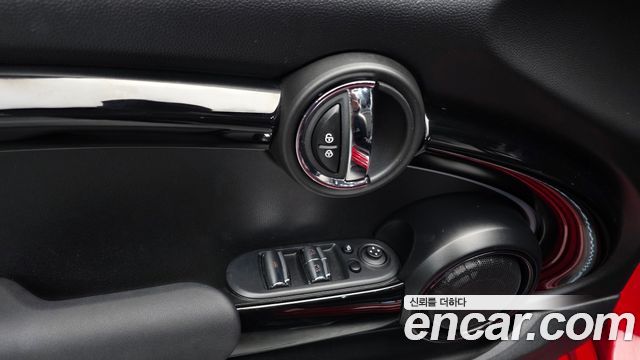 Mini Cooper Convertible 2024 — photo 24