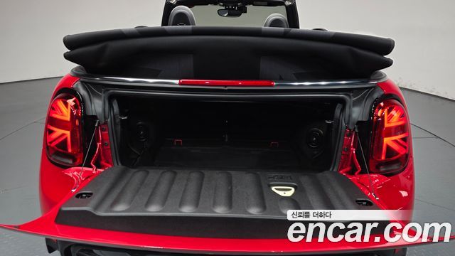 Mini Cooper Convertible 2024 — photo 26