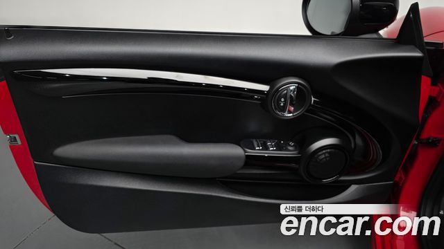 Mini Cooper Convertible 2024 — photo 14