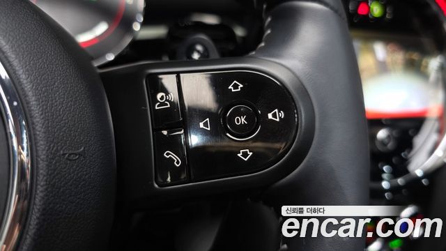 Mini Cooper Convertible 2024 — photo 30