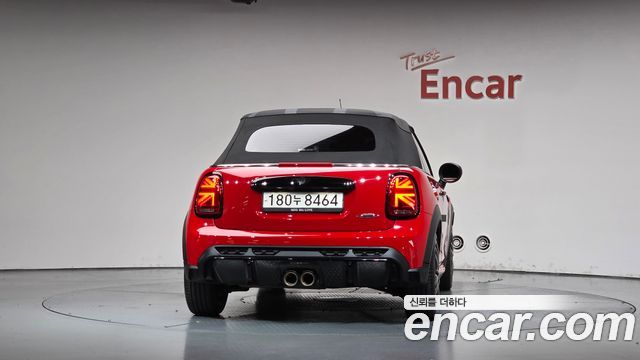 Mini Cooper Convertible 2024 — photo 36