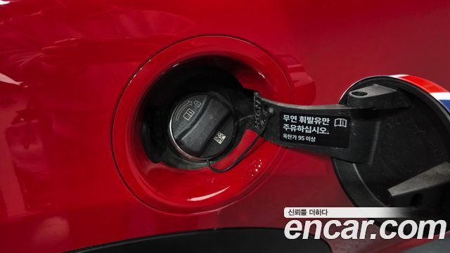 Mini Cooper Convertible 2024 — photo 38