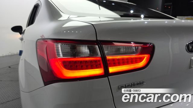 Kia pride 2014 — photo 9